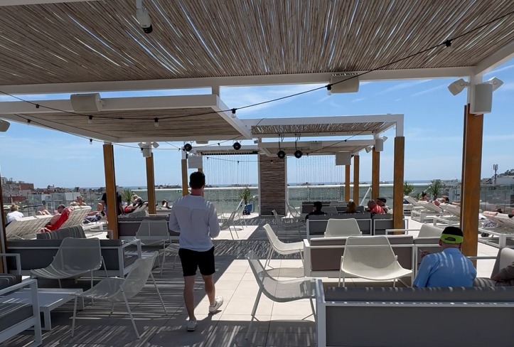 Cafeteria Rooftop Hotel L´Azure
