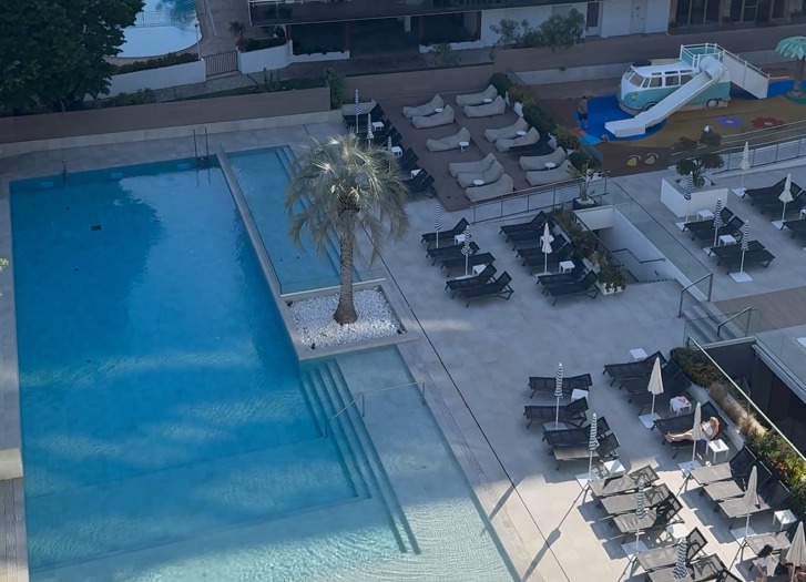 Zona de piscina Hotel L´azure