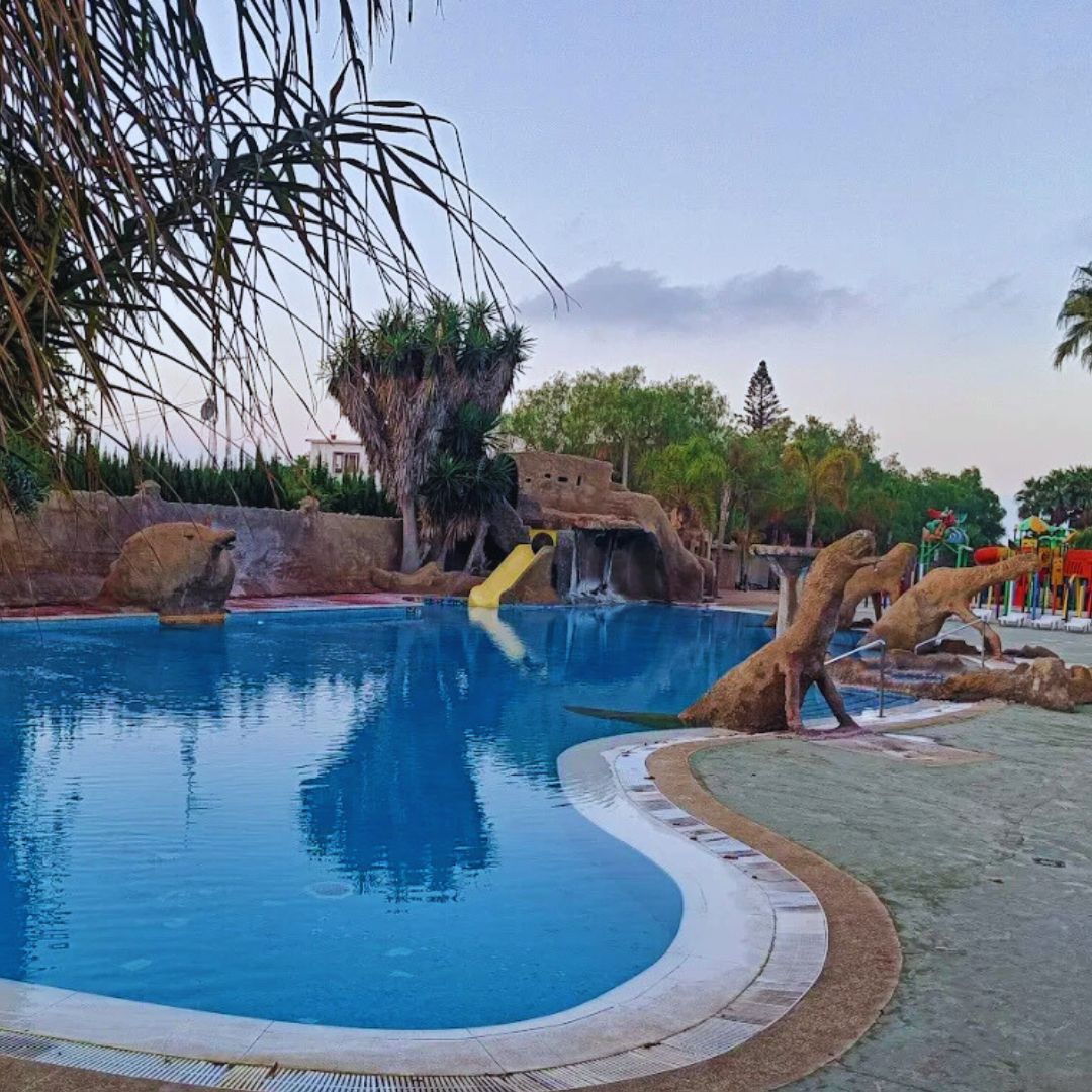 Camping Don Cactus con toboganes - Granada - Descubriendo Viajes piscina