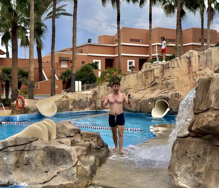 Hoteles con toboganes en Roquetas de Mar