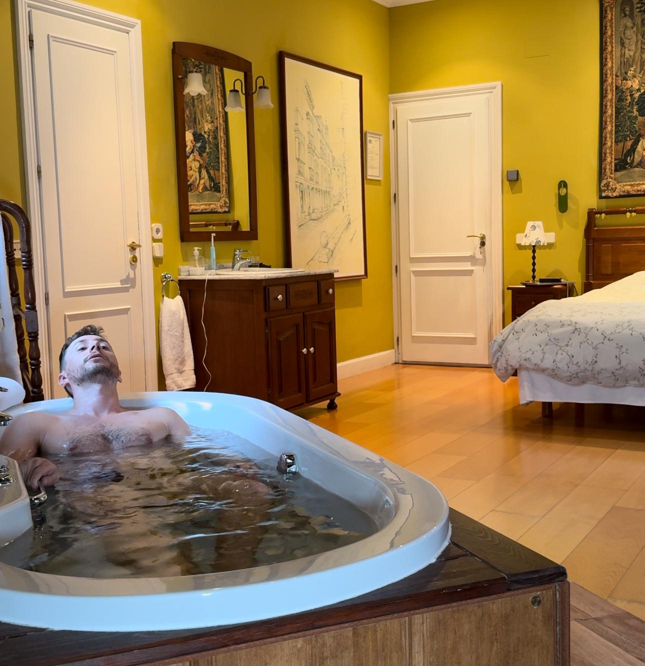 Hotel Don Jaime - San Lorenzo del Escorial - Descubriendo Viajes bañera llena