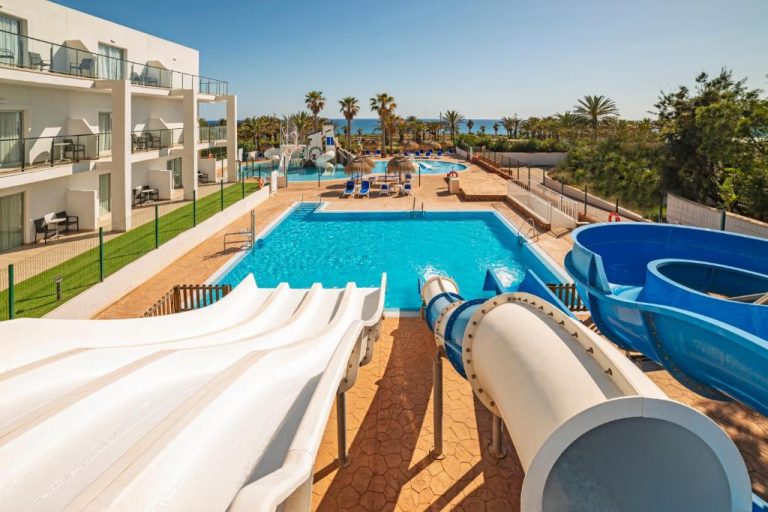 Hoteles con toboganes en Cabo de Gata