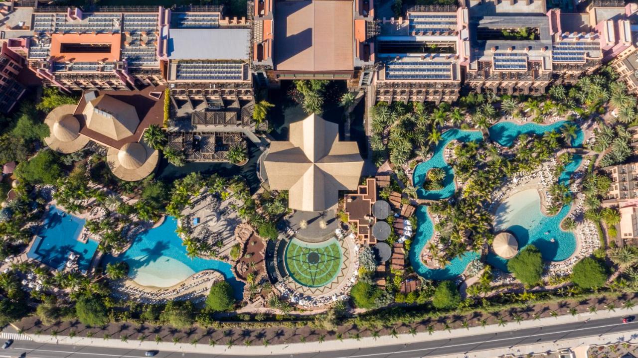 Vista aérea de las piscinas del Lopesan Baobab Resort