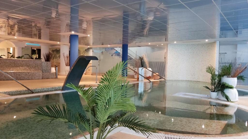 Piscina infantil cubierta del Hotel Torresport Spa
