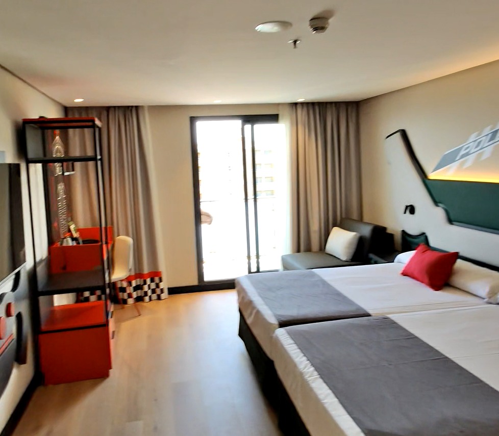 Habitación del Hotel Magic Games con temática de videojuegos