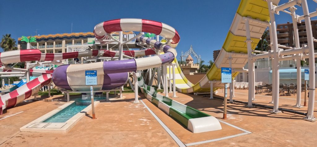 Parque acuático del Magic Games descubreindo viajes (2)