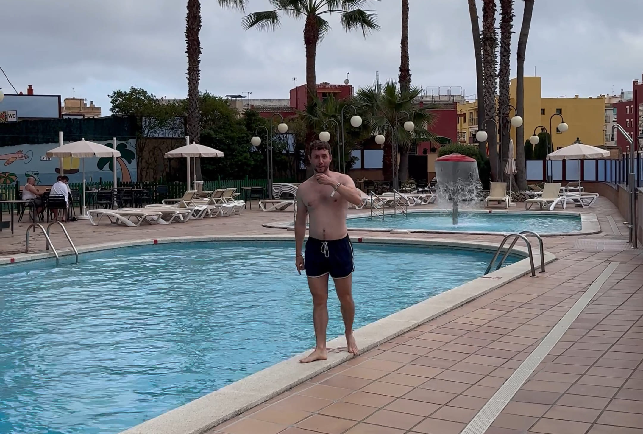 Piscina Htop Calella - Descubriendo viaje (1)