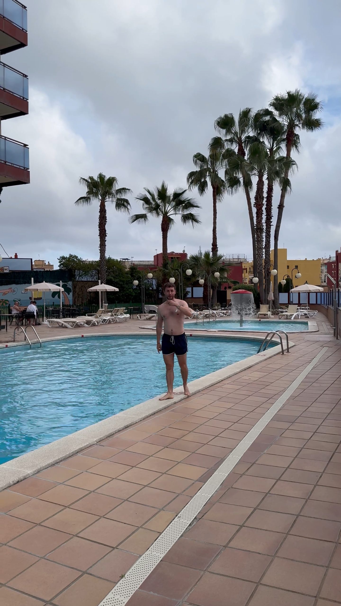 Piscina Htop Calella - Descubriendo viaje