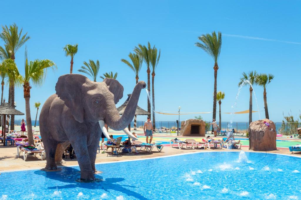 holiday RIWO world piscina - descubiendo viajes