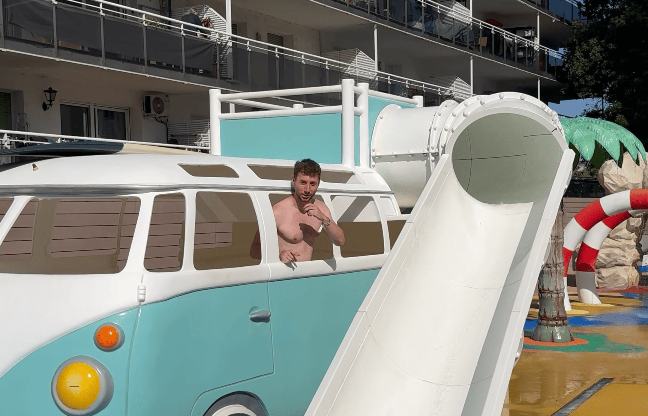 tobogán hotel l'azure - descubriendo viajes