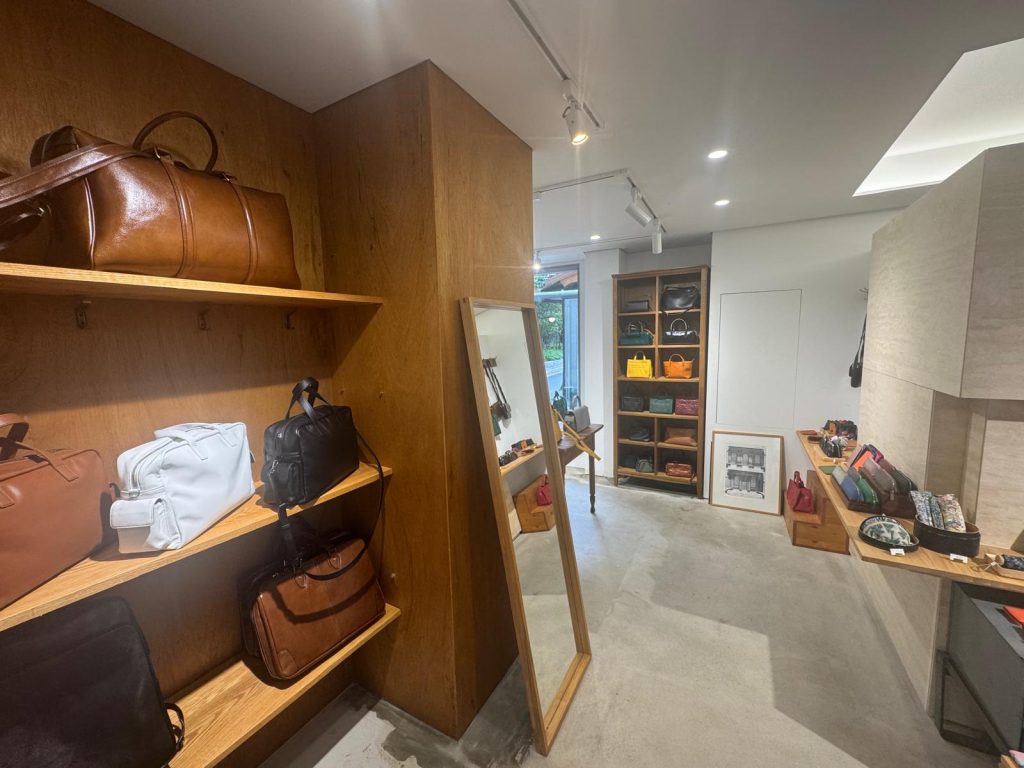 315 Small Wonders - tienda de productos artesanales de cuero en seul - descubriendo viajes