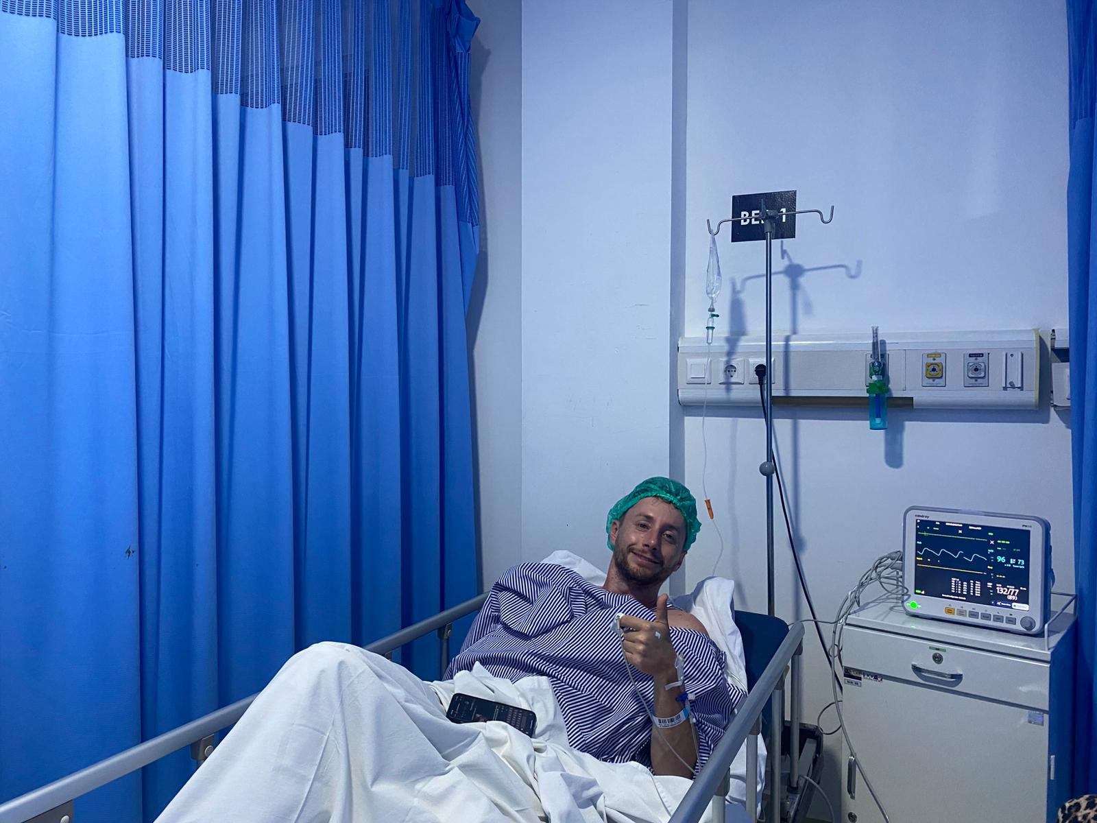 Javier Sobrino en el hospital de Mataram, Indonesia