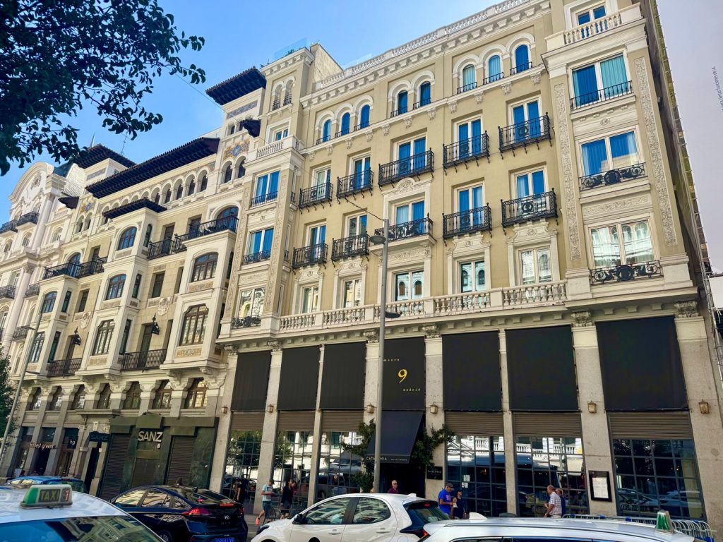 Catalonia Gran Via Fachada - Descubriendo Viajes