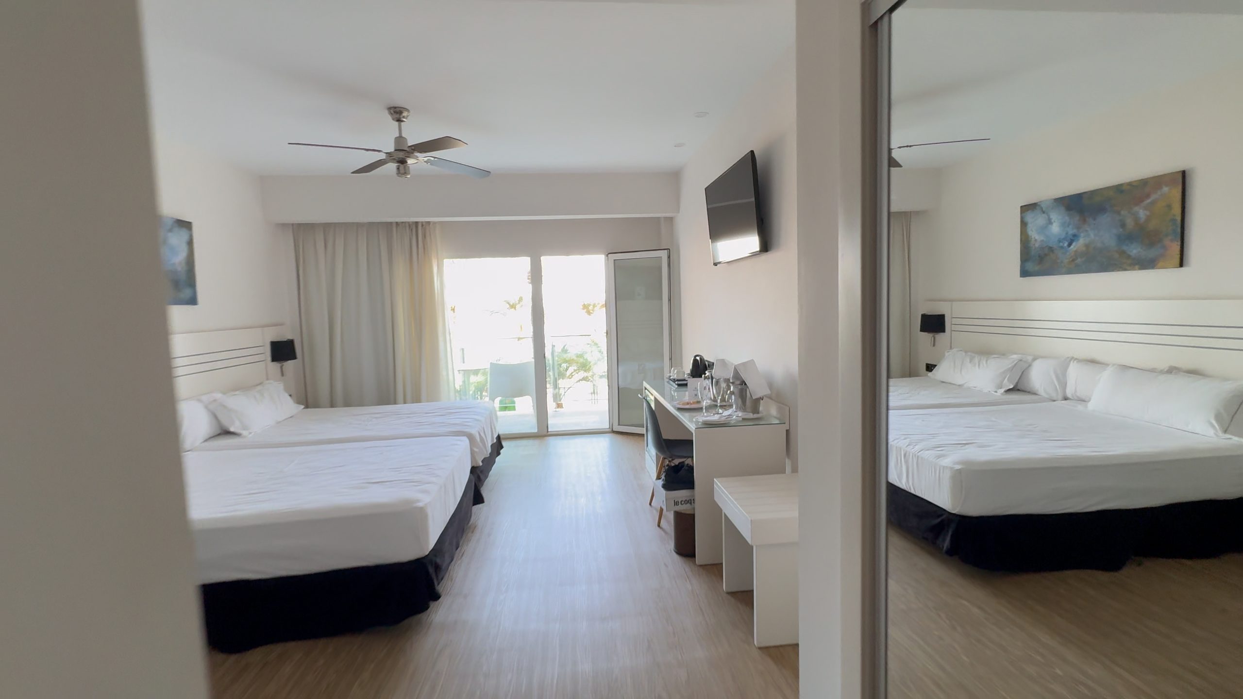 habitacion del hotel playacapricho