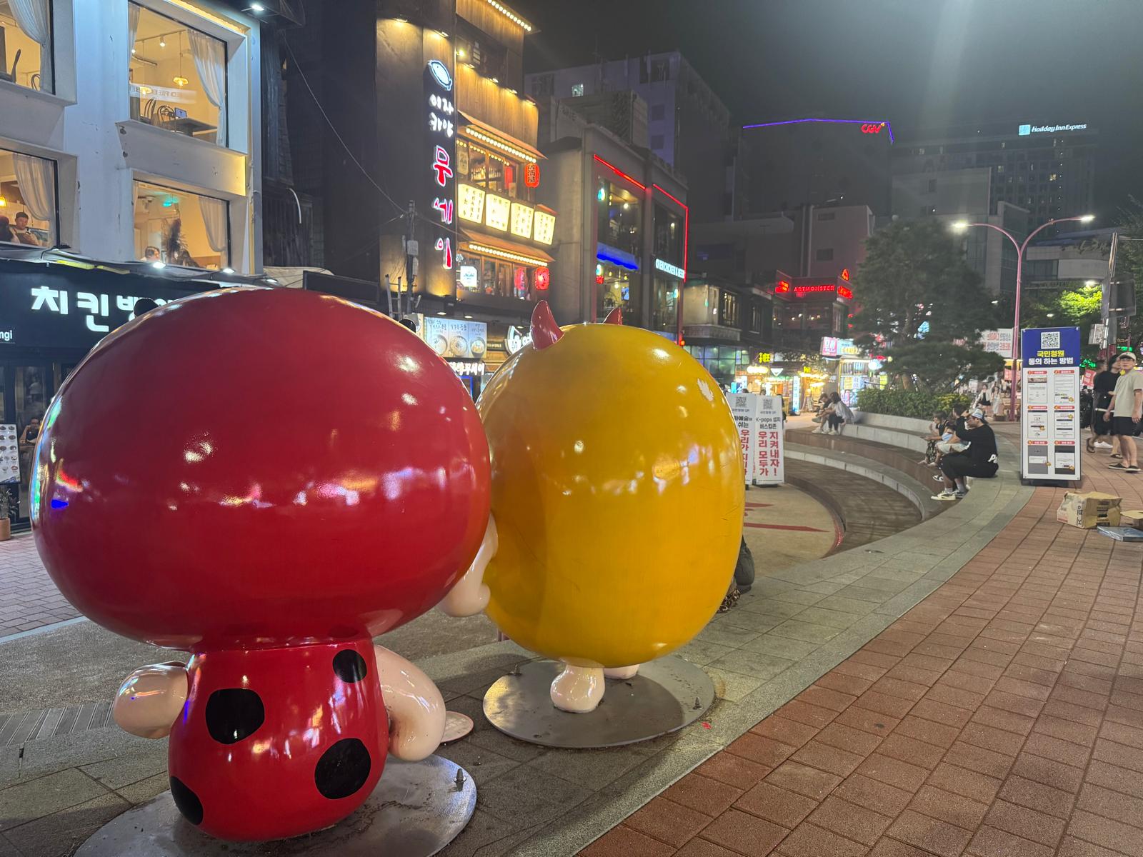 Ambiente joven en el barrio de Hongdae, Seúl