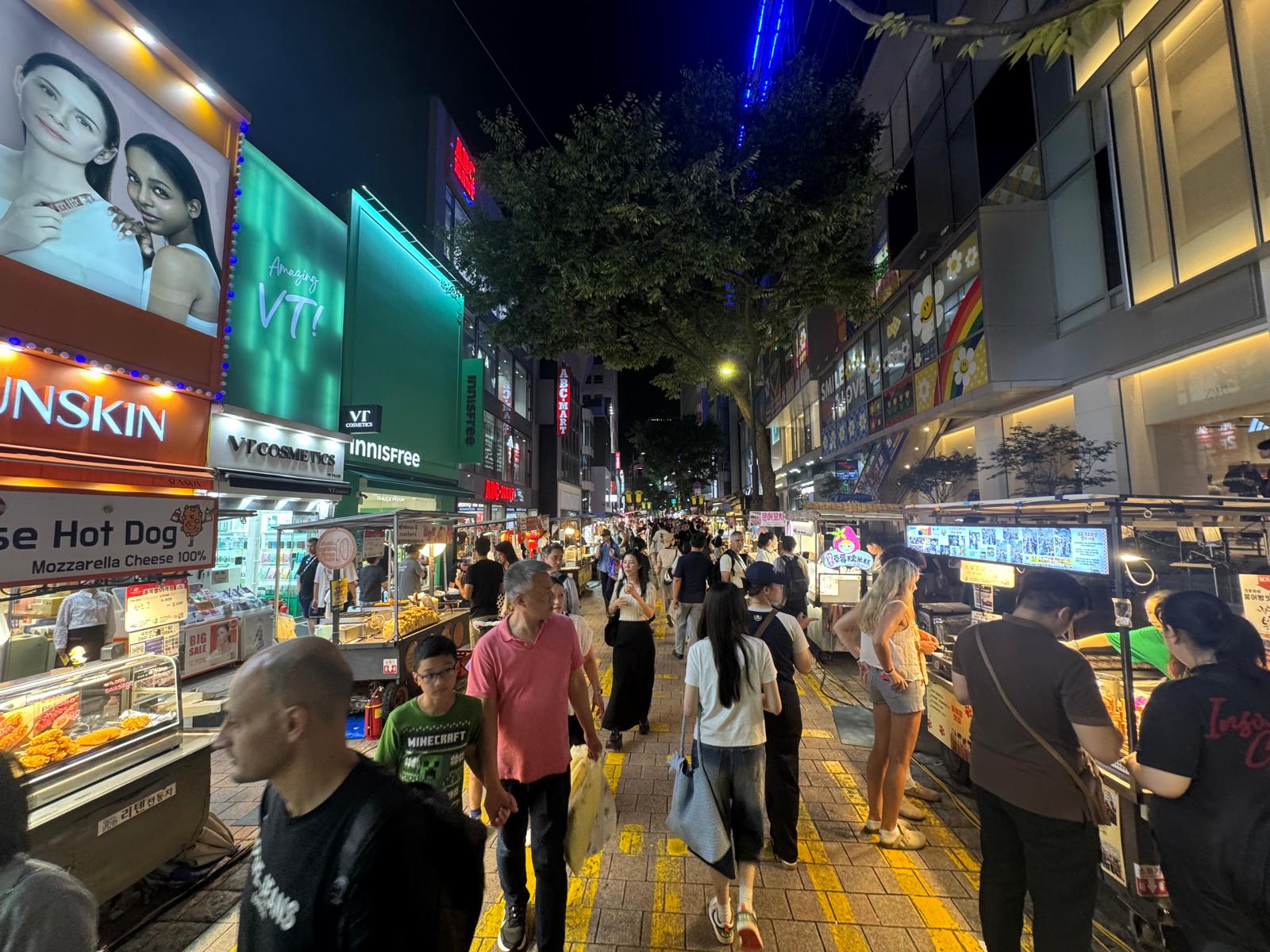 El mercado nocturno de Myeongdong, en Seúl