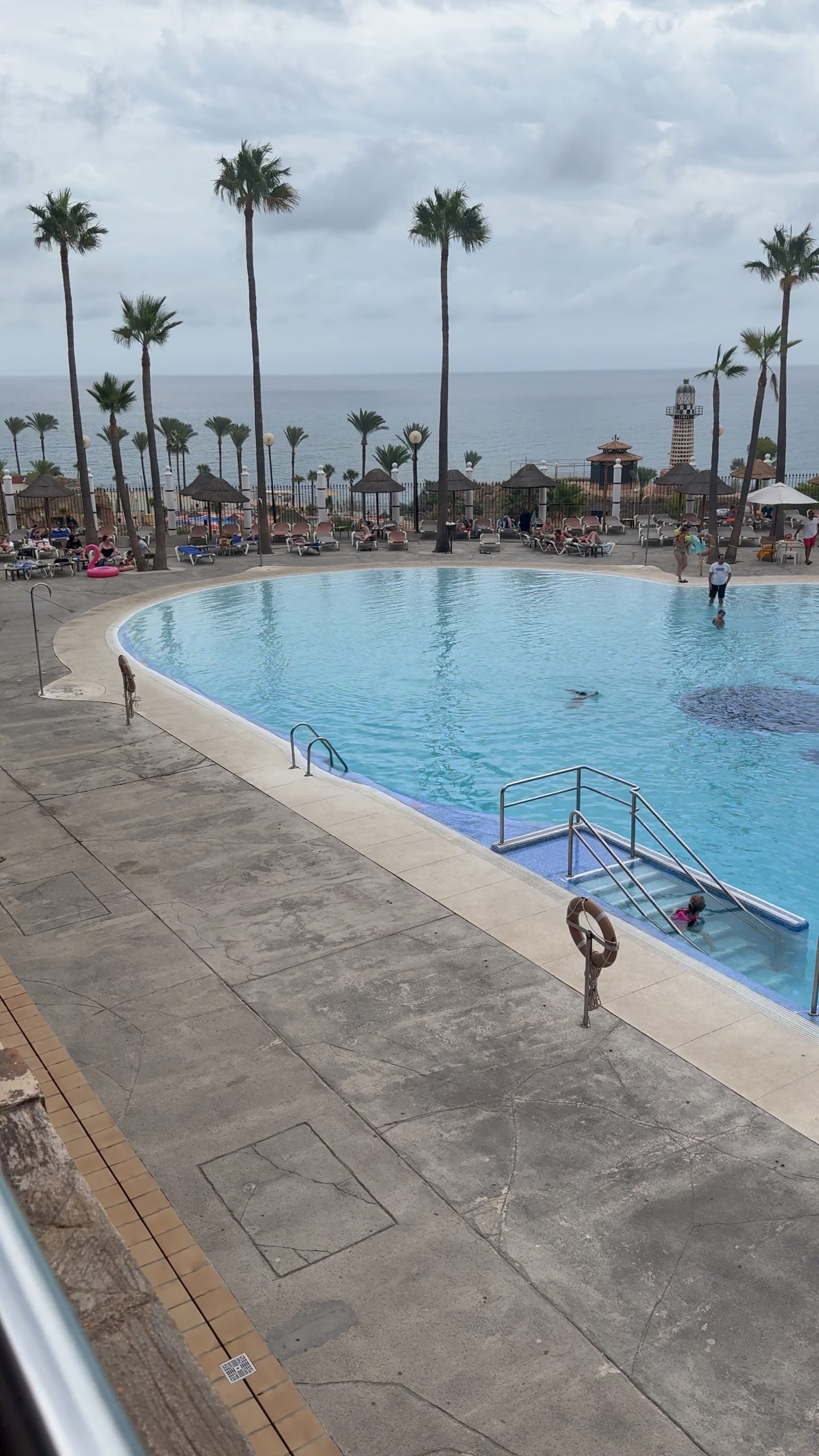 Piscina Holiday world - descubriendo viajes