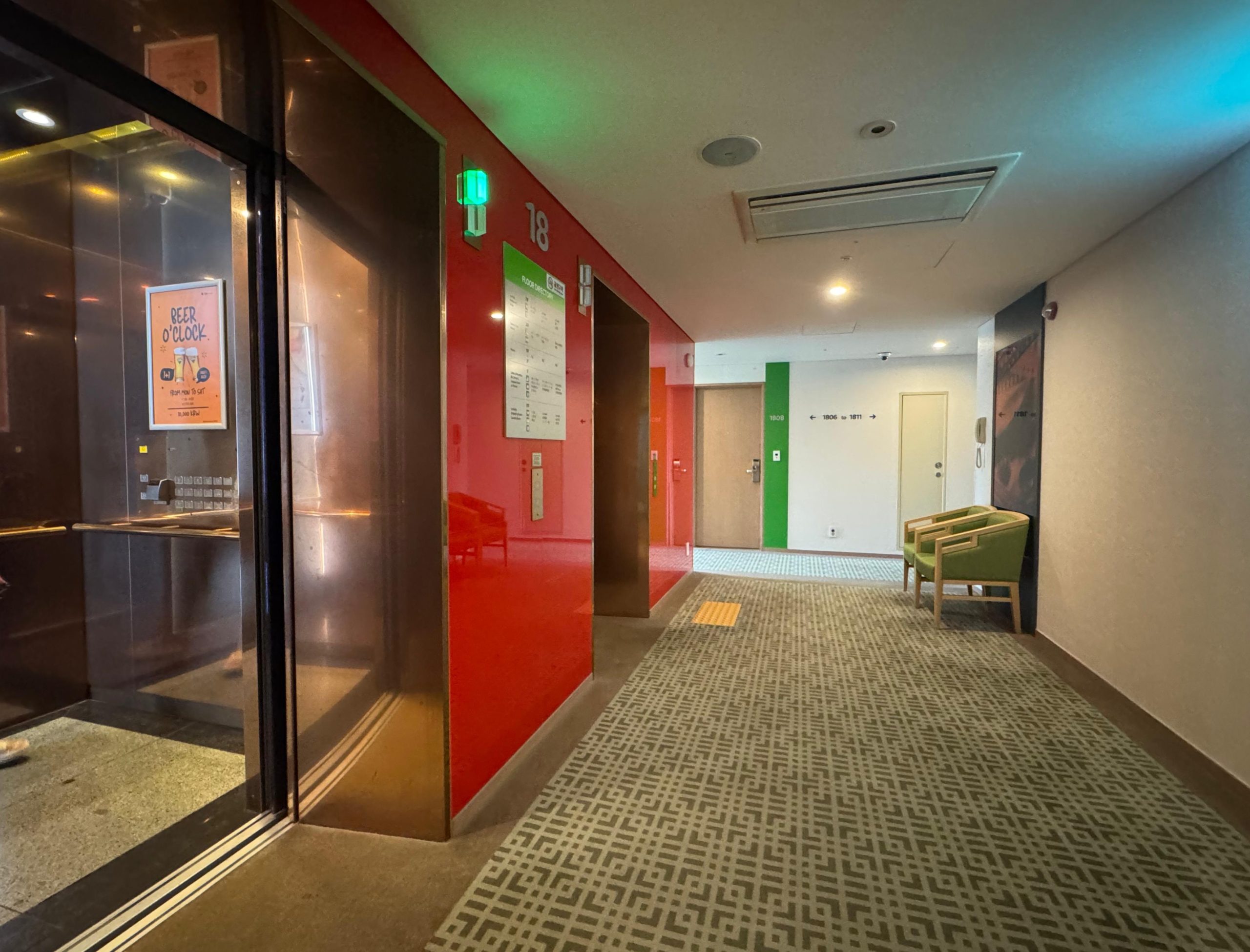 Pasillos y ascensores del ibis Styles Ambassador Seoul Myeongdong