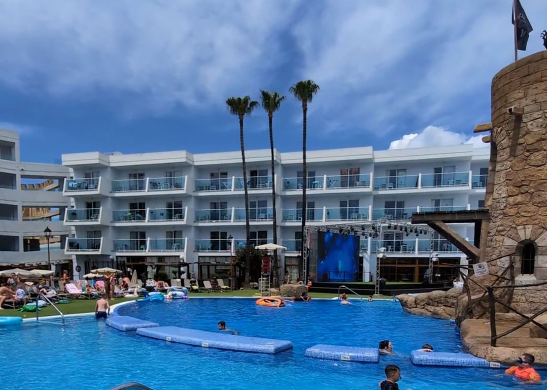 piscina village pirates 4 - descubriendoviajes
