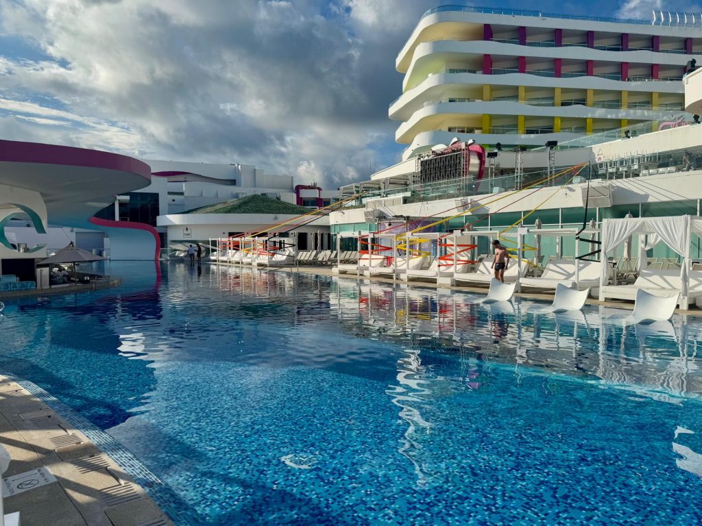 Temptation Cancun piscina principal - Descubriendo Viajes (3)