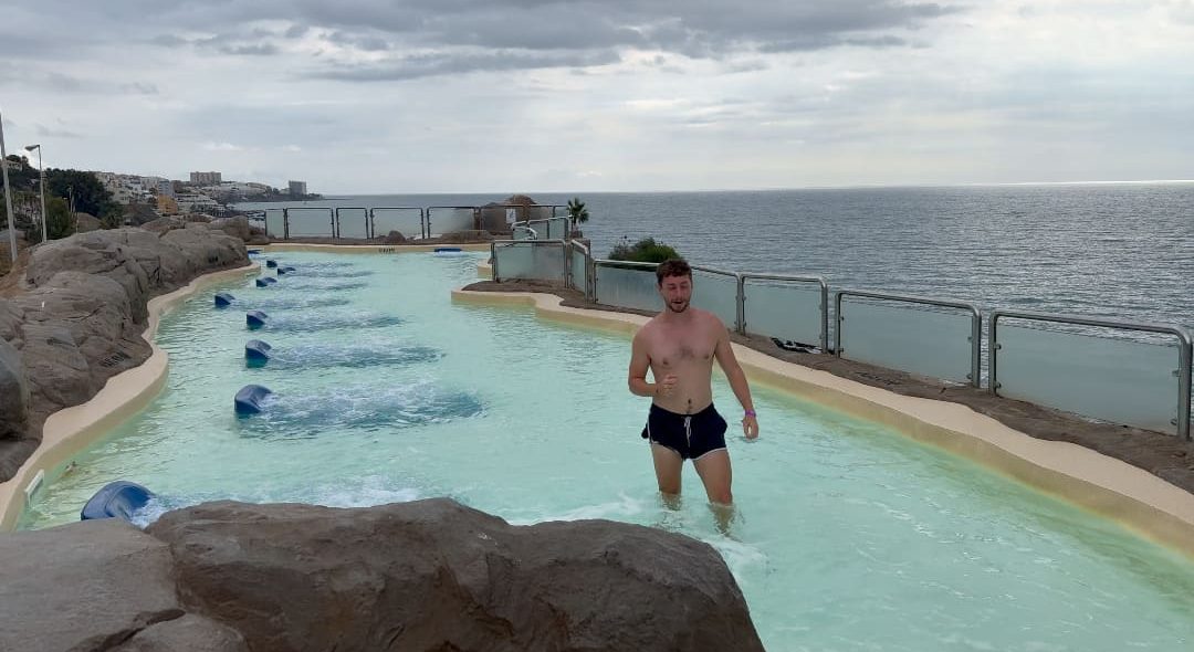 Piscina exterior Holiday World