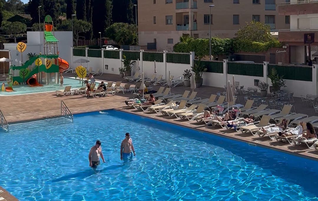 piscina amatista - descubriendo viajes