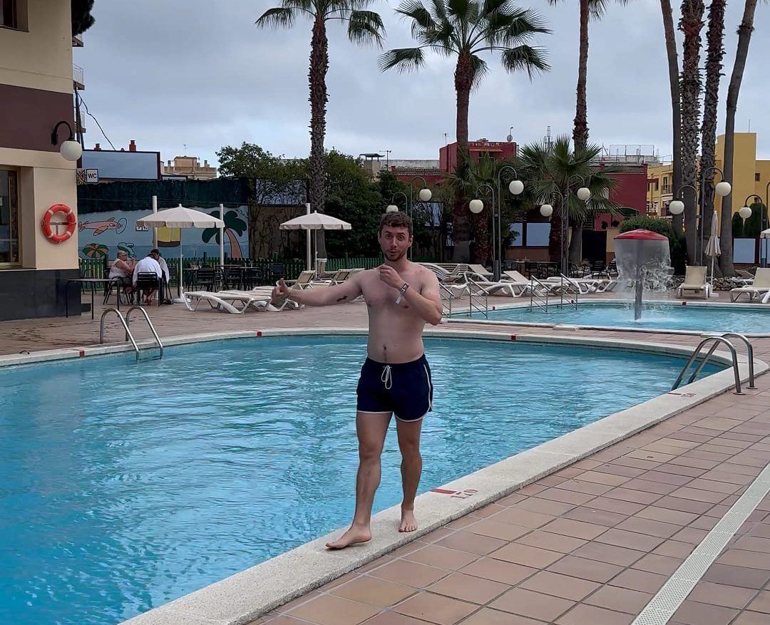 piscina calella - descubriendo viajes