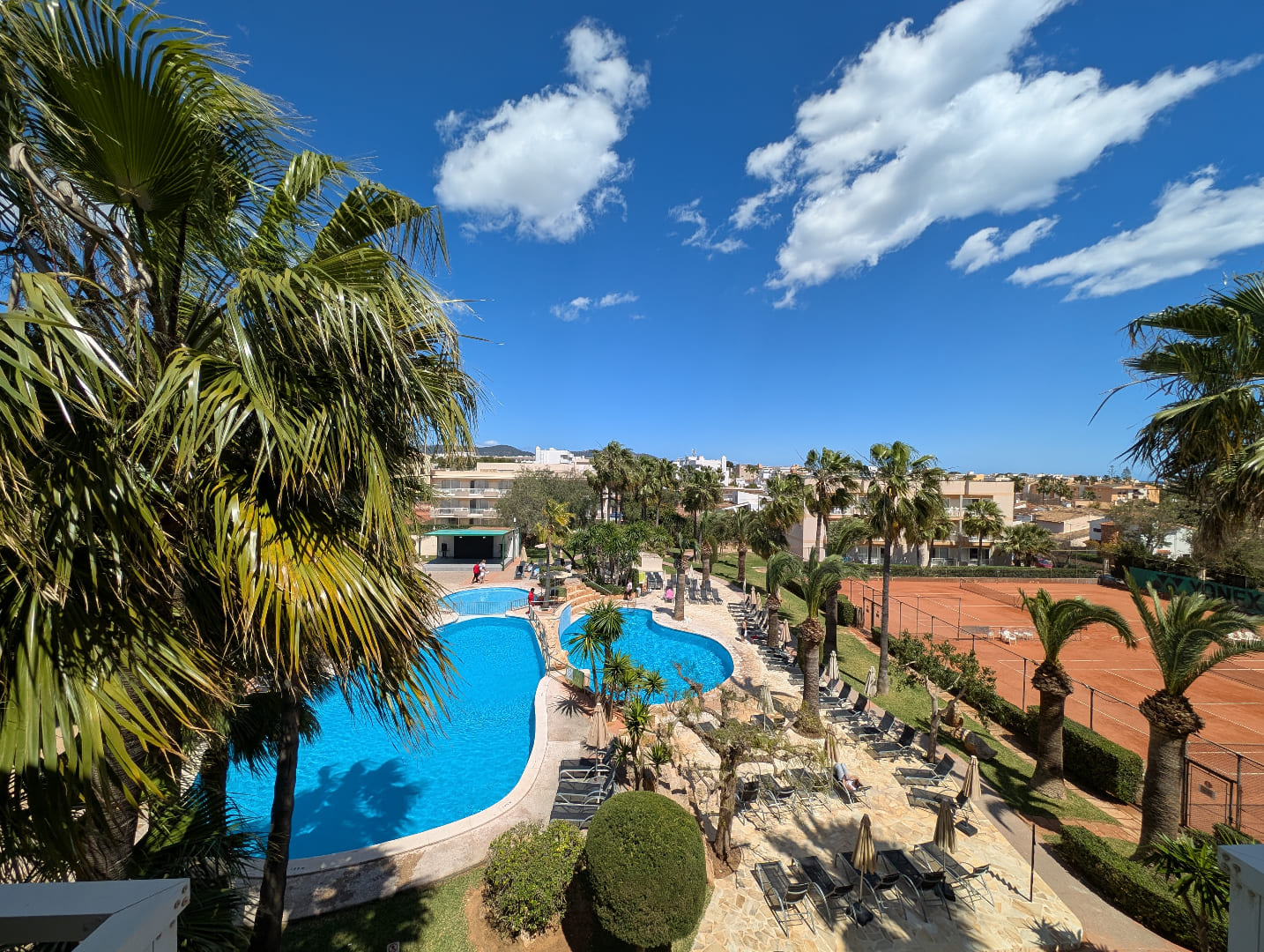 piscina club simo 2 - descubriendo viajes