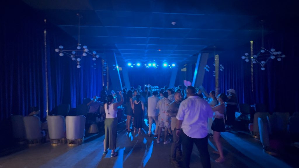 Parte interior de la discoteca del hotel Planet Hollywood Cancún