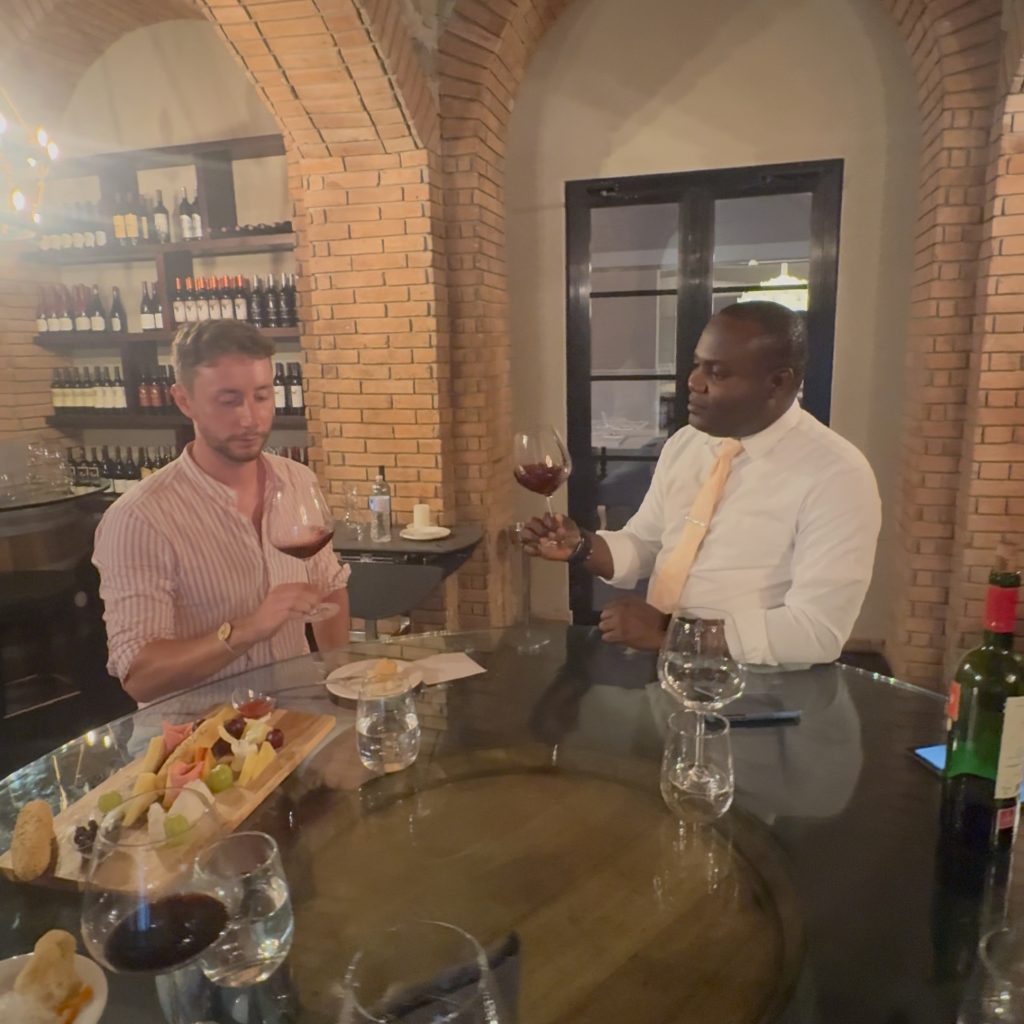 Foto con el somelier del hotel Lopesan Costa Bavaro, "Feliz" una persona especial