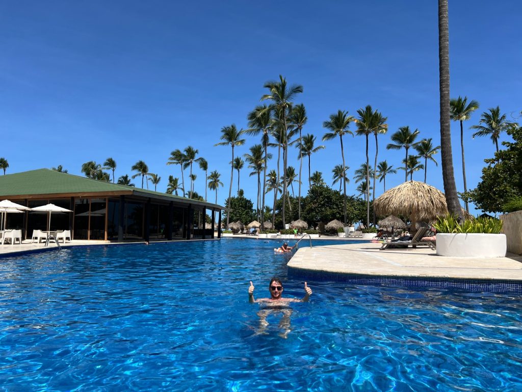 Grand Sirenis Punta Cana piscina principal - Descubriendo Viajes (2)