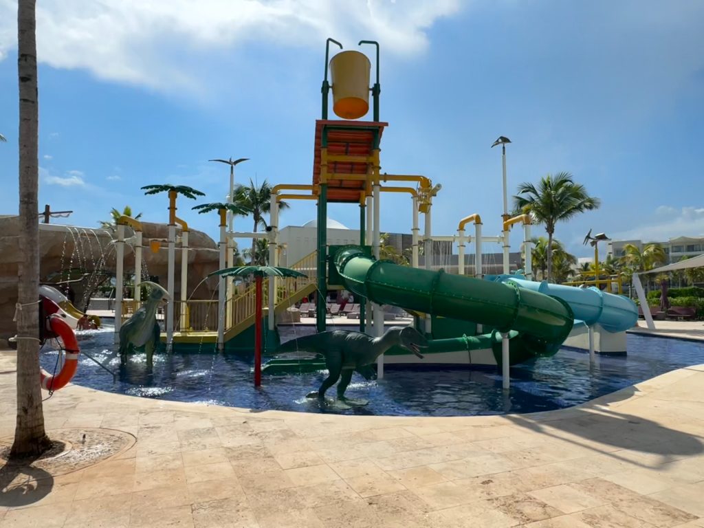 La entrada al parque acuático del PLanet hollywood Cancún - Descubriendo viajes