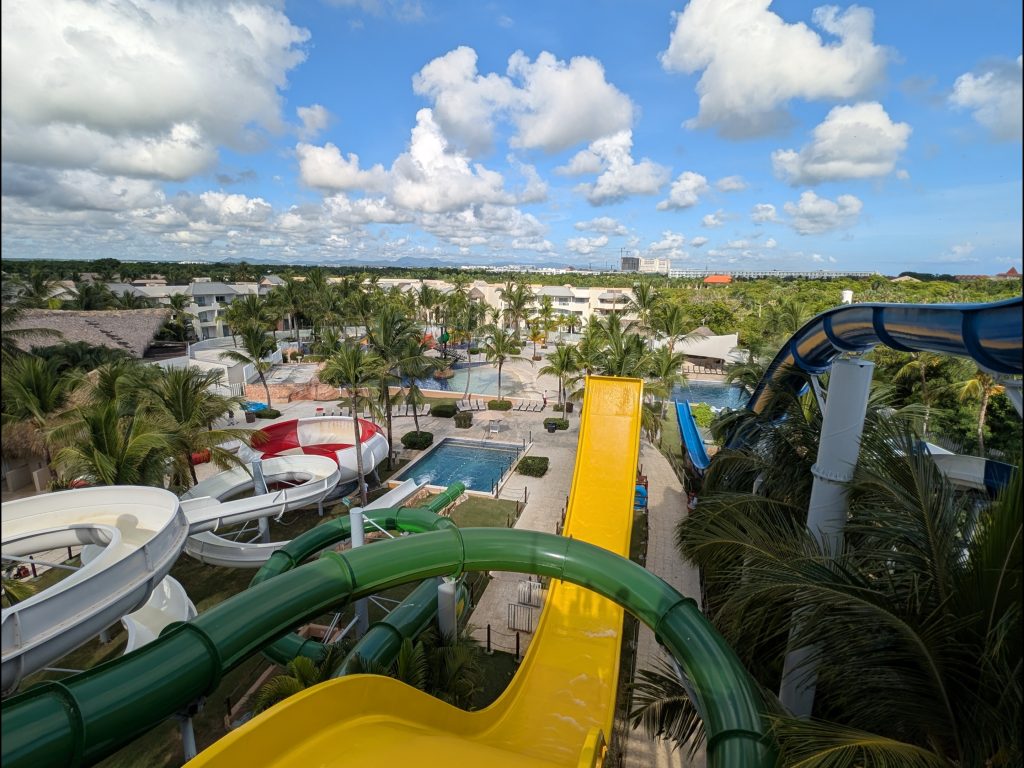 Foto desde arriba del parque acuático del hotel Royalton Splash en Punta Cana