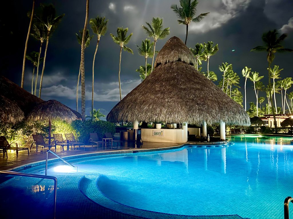 Dreams Royal Punta Cana - swimup bar- Discovering Stays