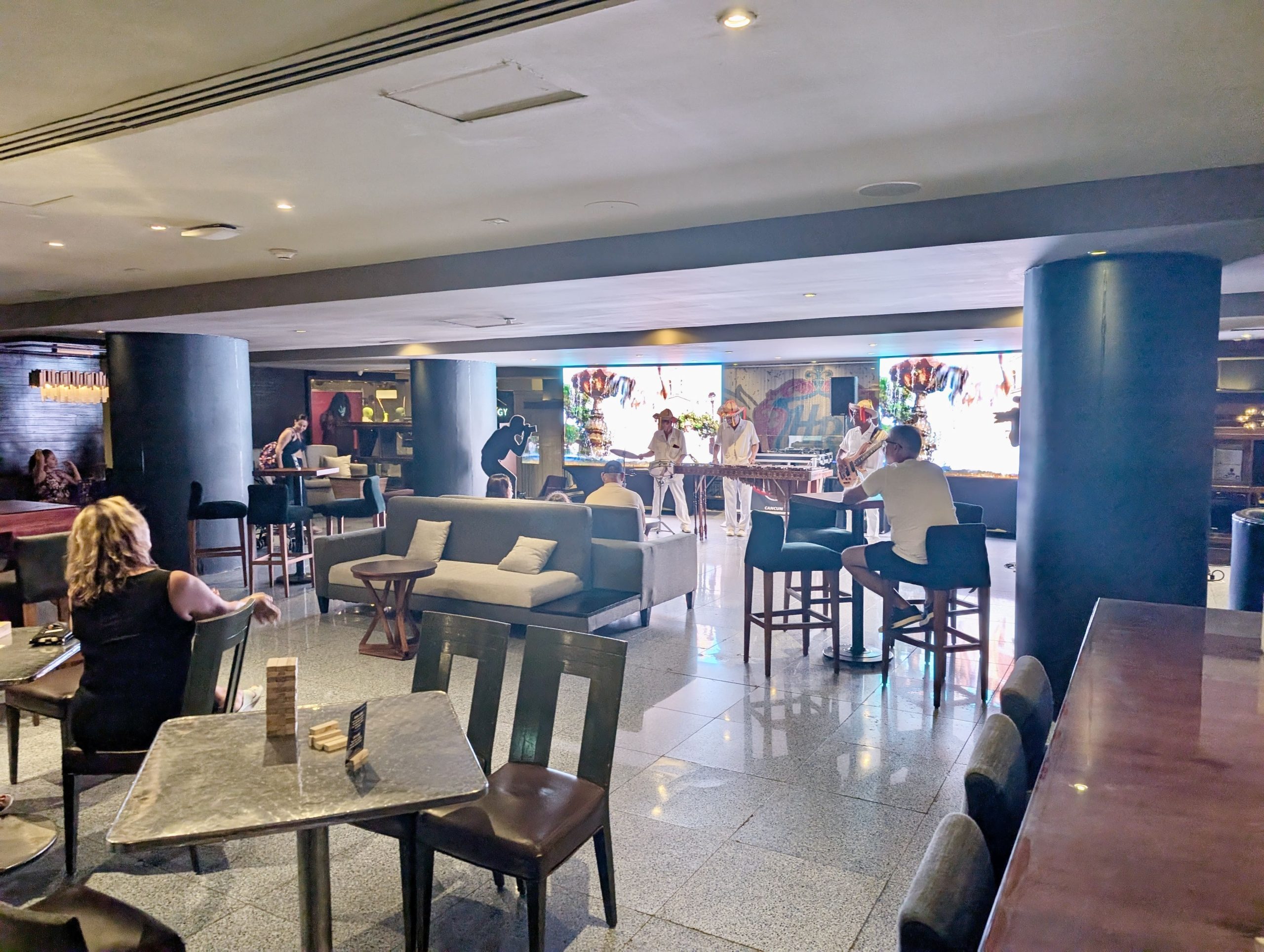 Hard Rock Descubriendo Viajes 23