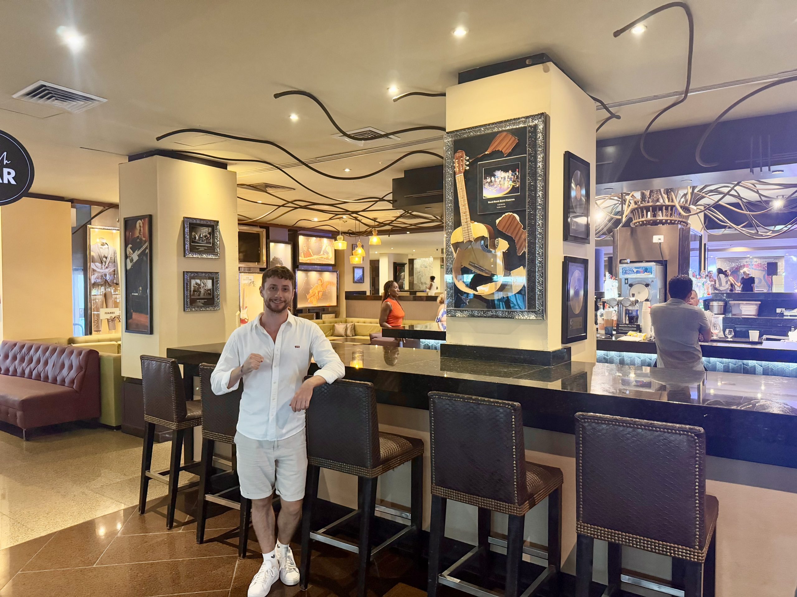 Hard Rock Descubriendo Viajes 7