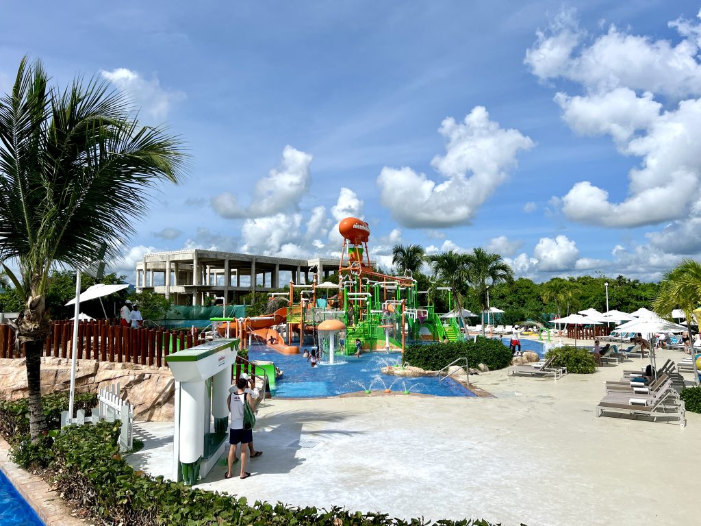 Nickelodeon Punta Cana aqua nick - Discovering Stays 16