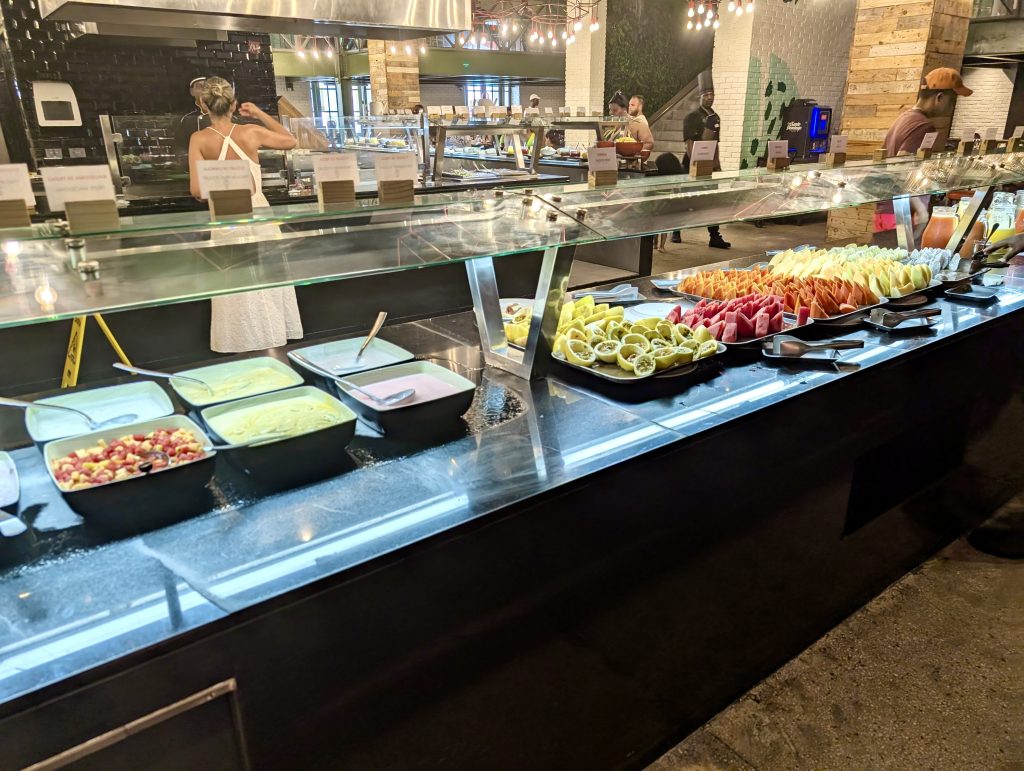 Nickelodeon Punta Cana - buffet - Discovering Stays
