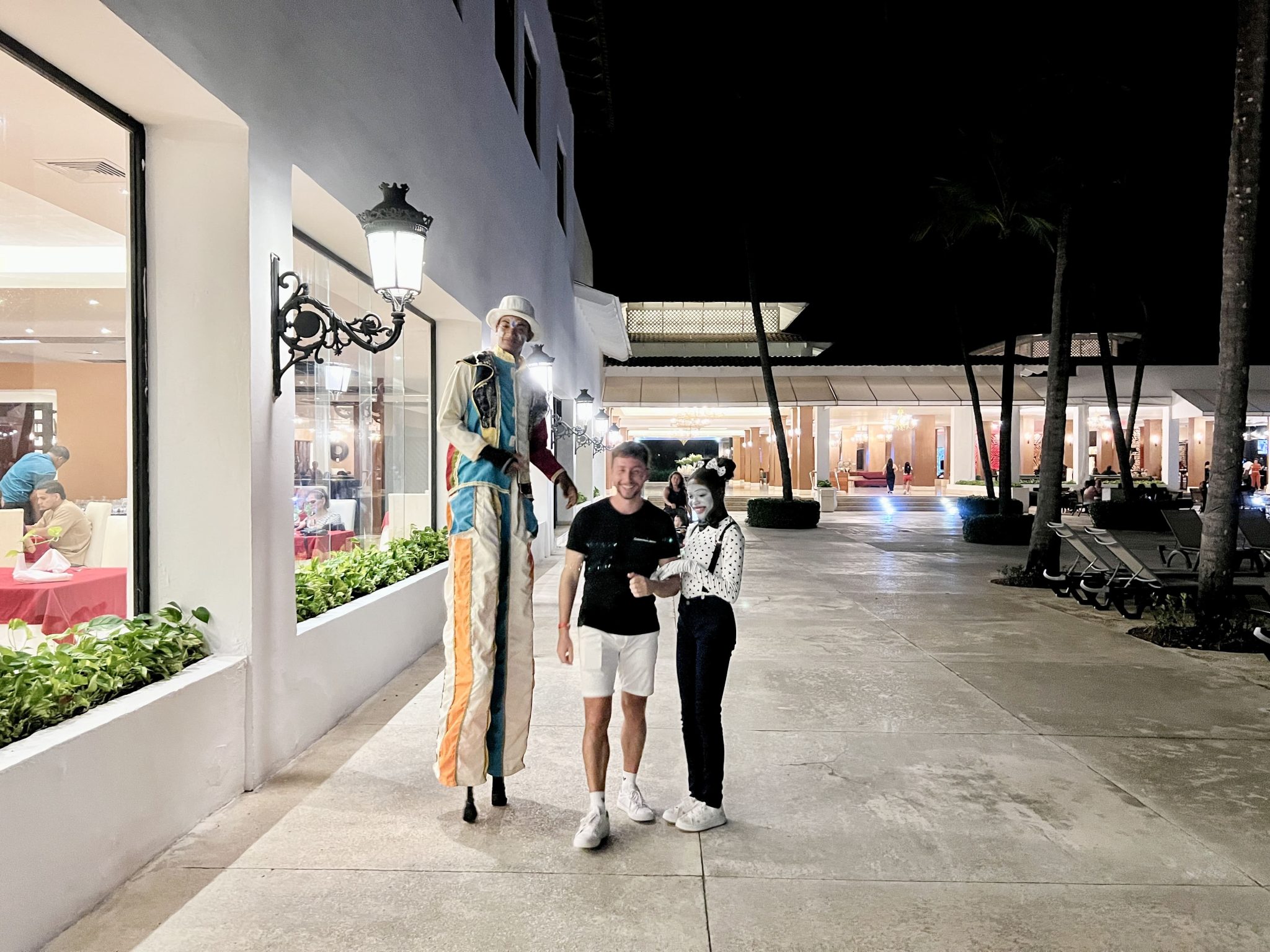 Animadores del Occidental Punta Cana durante un espectáculo