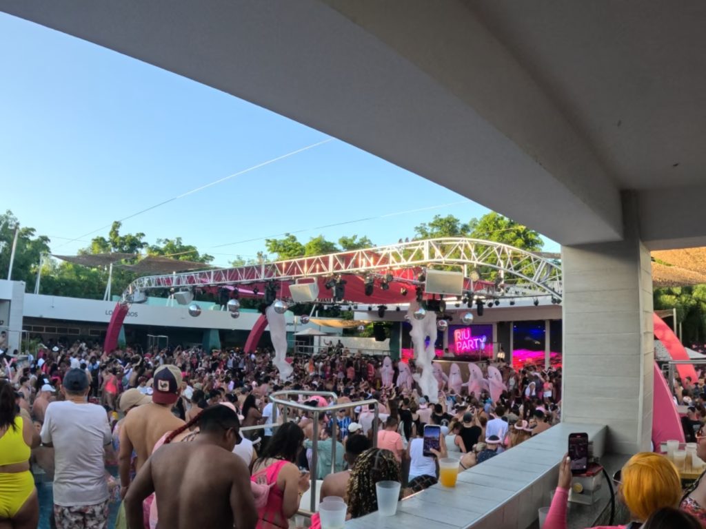 POolparty-RIU Palaca Bávaro-Descubriendo Viajes (2)