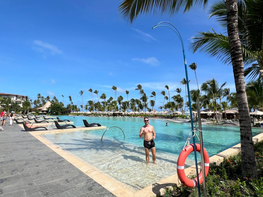 Piscina infinita-Lopesan Costa Bávaro-Descubriendo Viajes