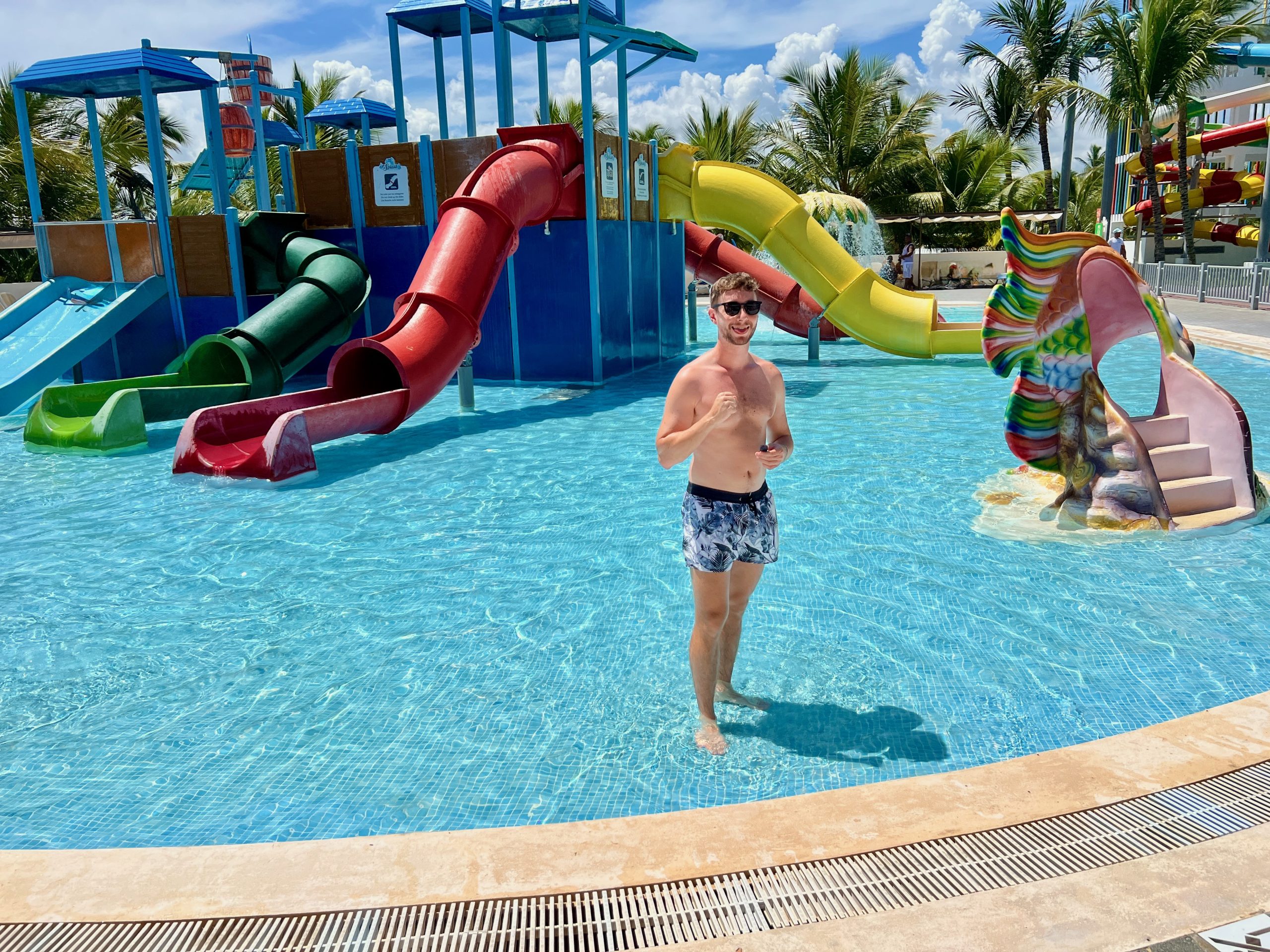 Toboganes para niños en el parque acuático del RIU Palace Bávaro