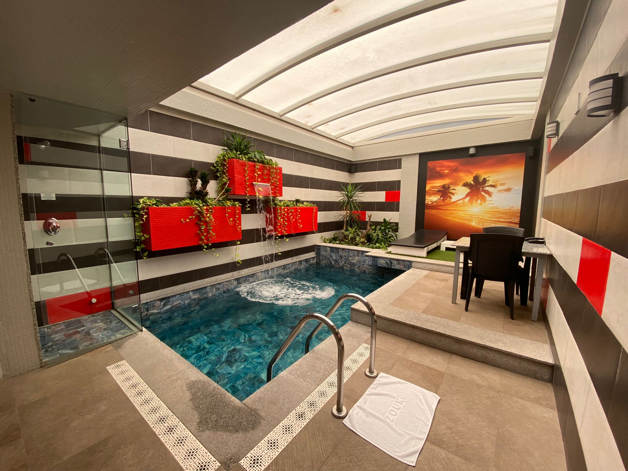 Zouk Motel - Alcala de Henares - Descubriendo Viajes