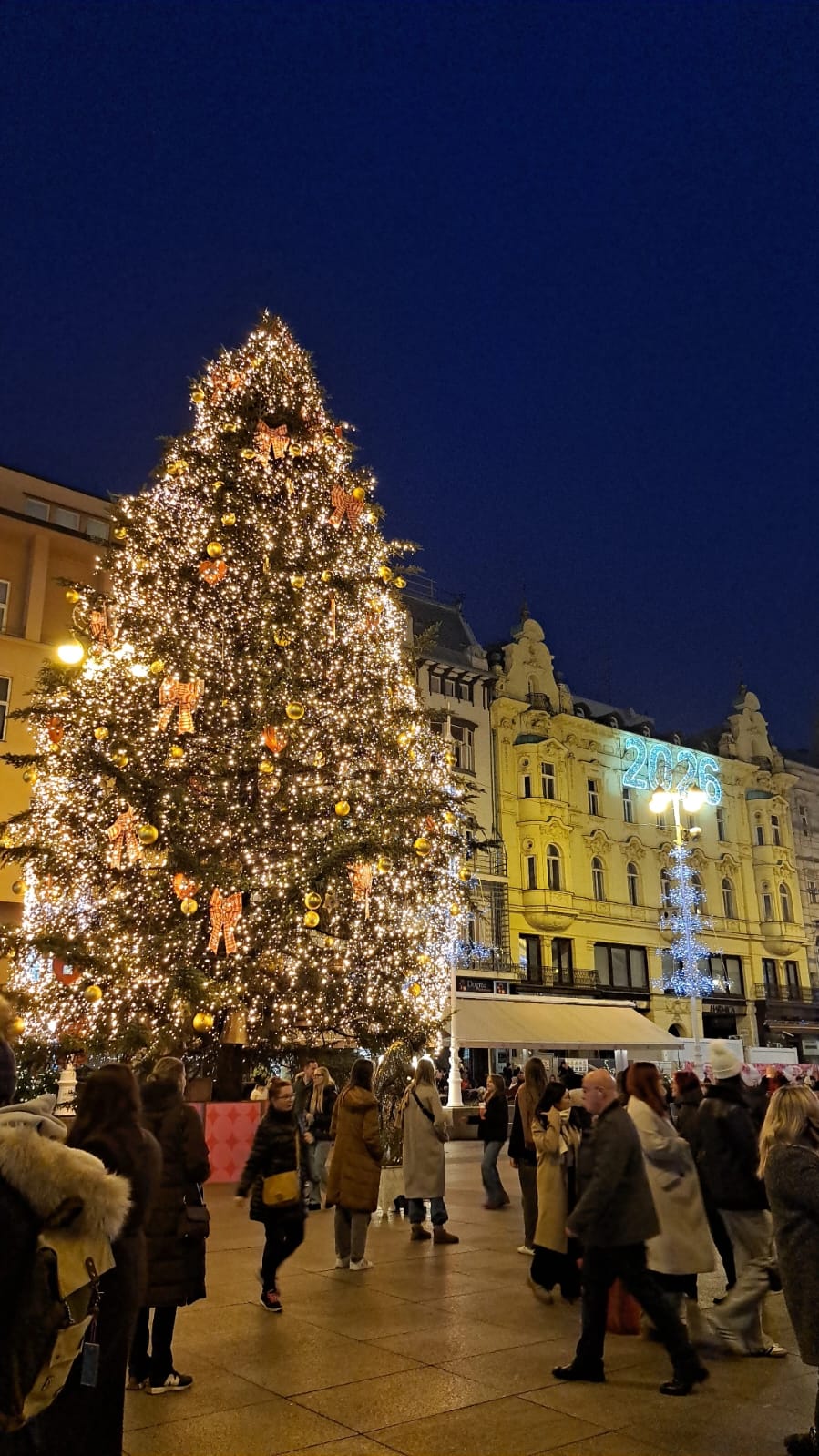 mercado navideño de zagreb - desacubriendo viajes