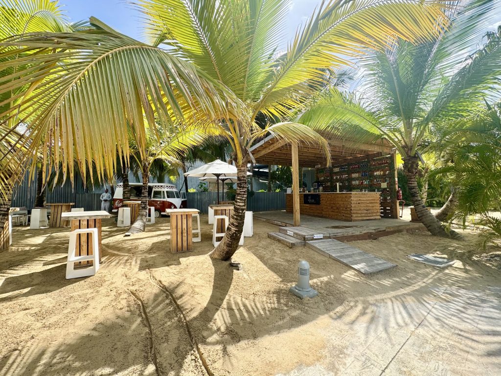 Zona para tomar algo en la playa