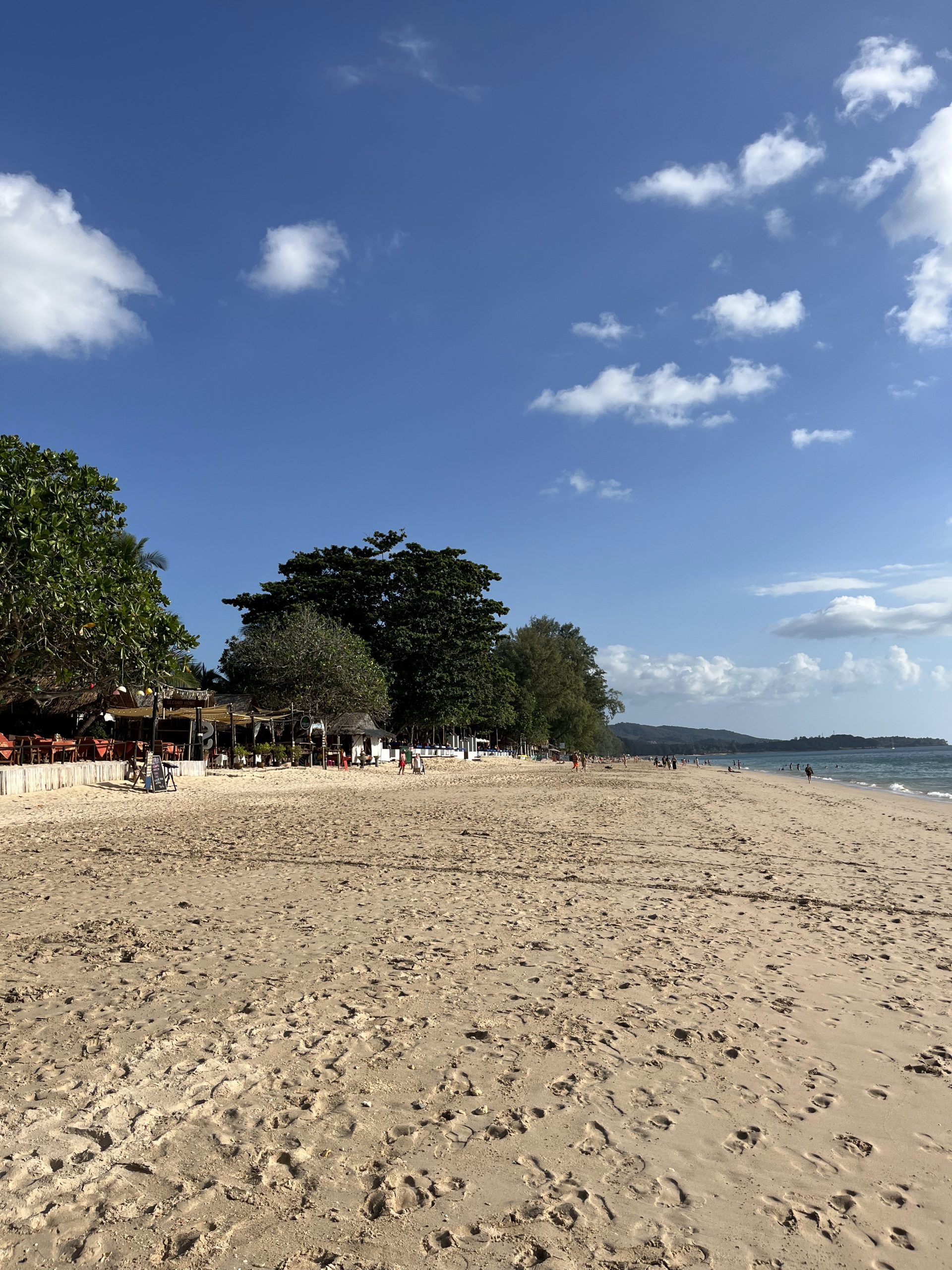 Klong Dao beach, wide and with very shallow water