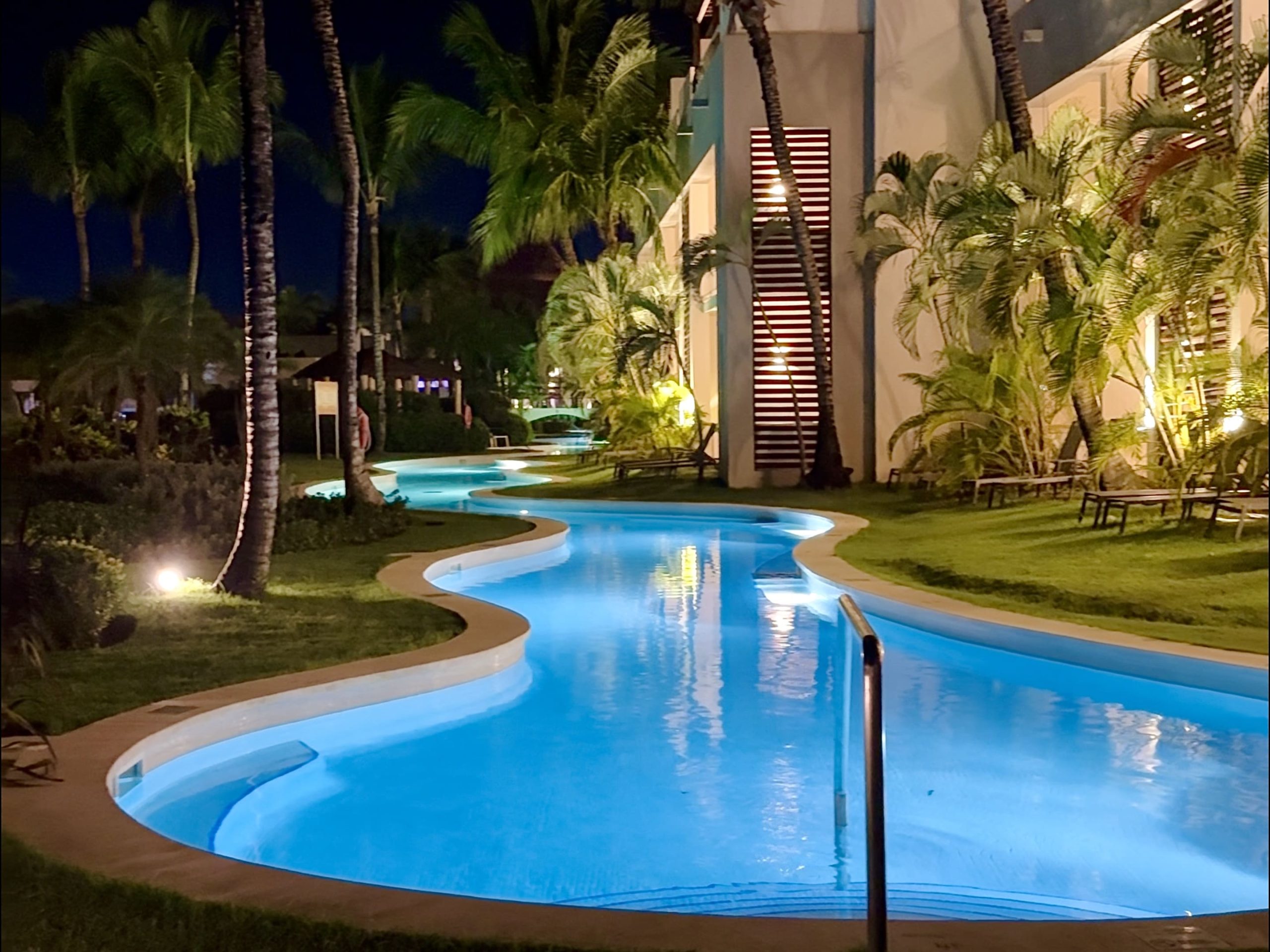 Ambiente nocturno en Breathless Punta Cana