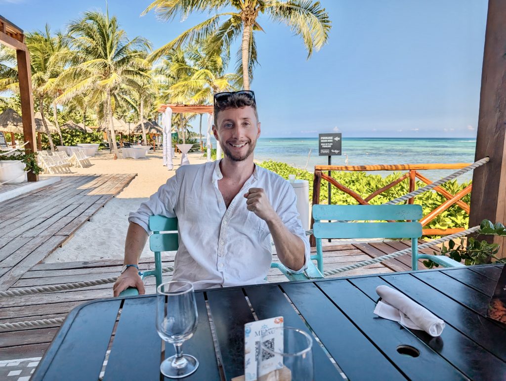 Oceans Riviera Paradise - restaurant -Discovering Stays