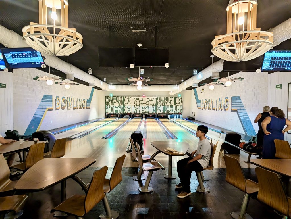 Oceans Riviera Paradise - bowling alley - Discovering Stays