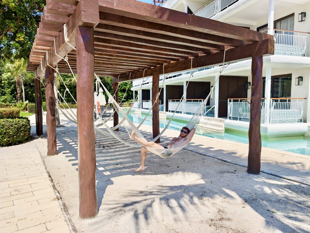 Ocean Riviera Paradise - chilling in a hammock - discovering stays